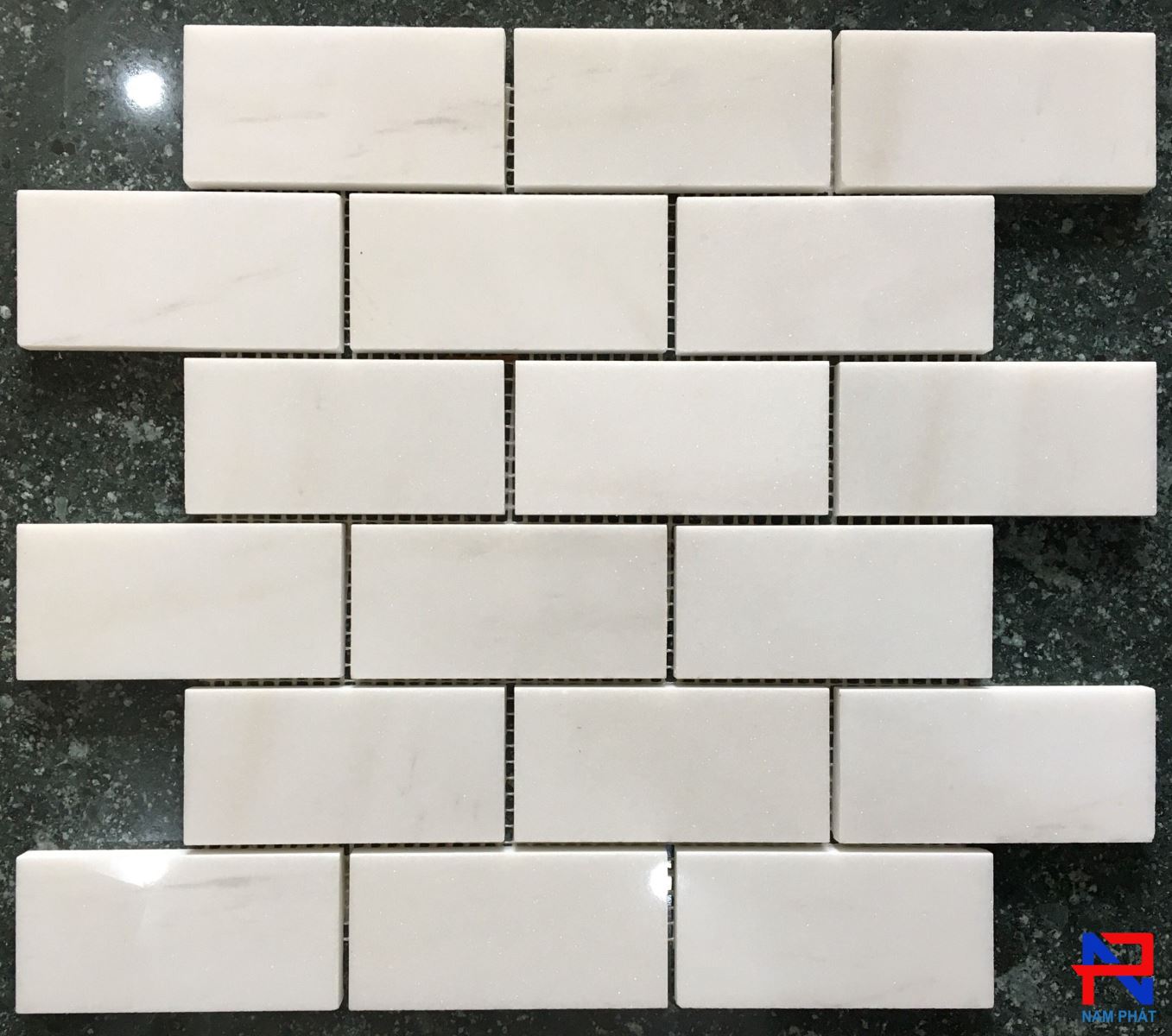 Đá Mosaic Tự Nhiên Chíp 48x96mm DMNP171