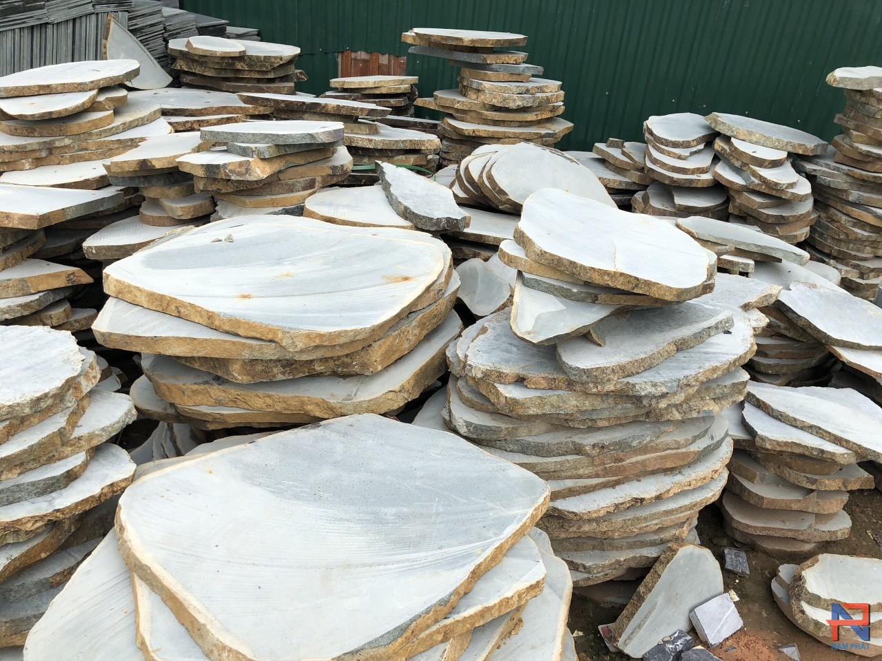 đá bazan cắt thớt lát bước dạo