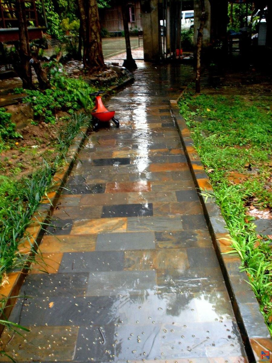 sân vườn sử dụng đá tự nhiên nào lát cho phù hợp