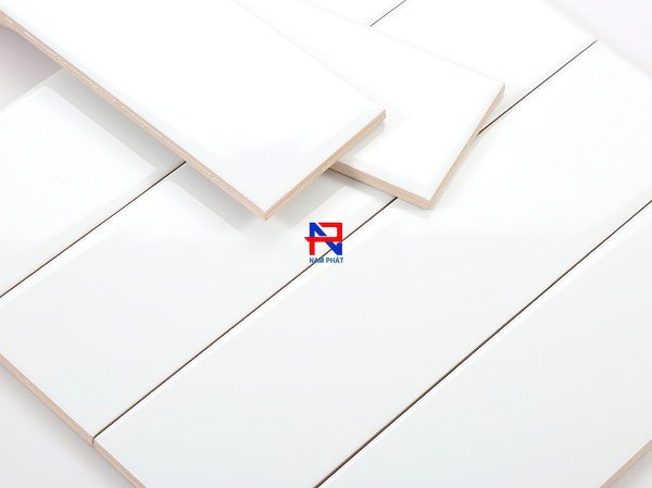 Gạch Thẻ Ceramic 75x300 mm Trắng Bóng Phẳng