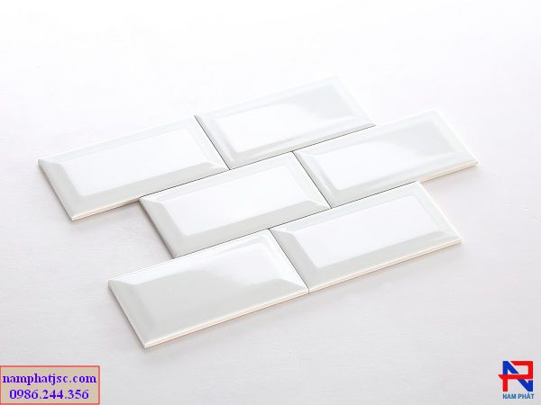 Gạch Trung Quốc màu trắng bóng cạnh 10x20cm