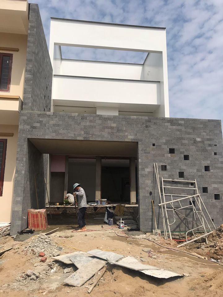 Các Cách Ốp Tường Bằng Đá Óng Xám Không Không Gian Khác Biệt