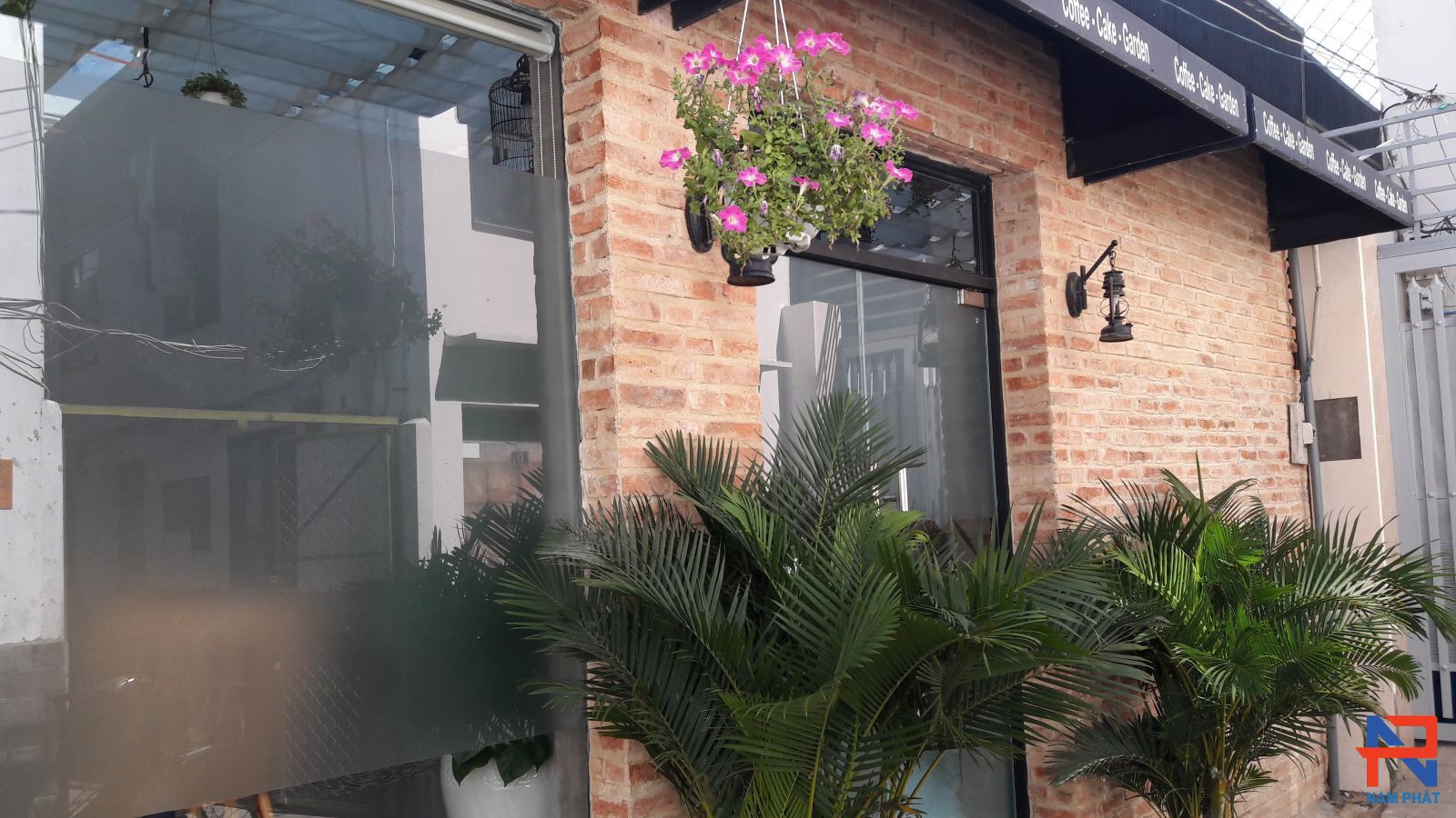 gạch cổ ốp tường cổng nhà