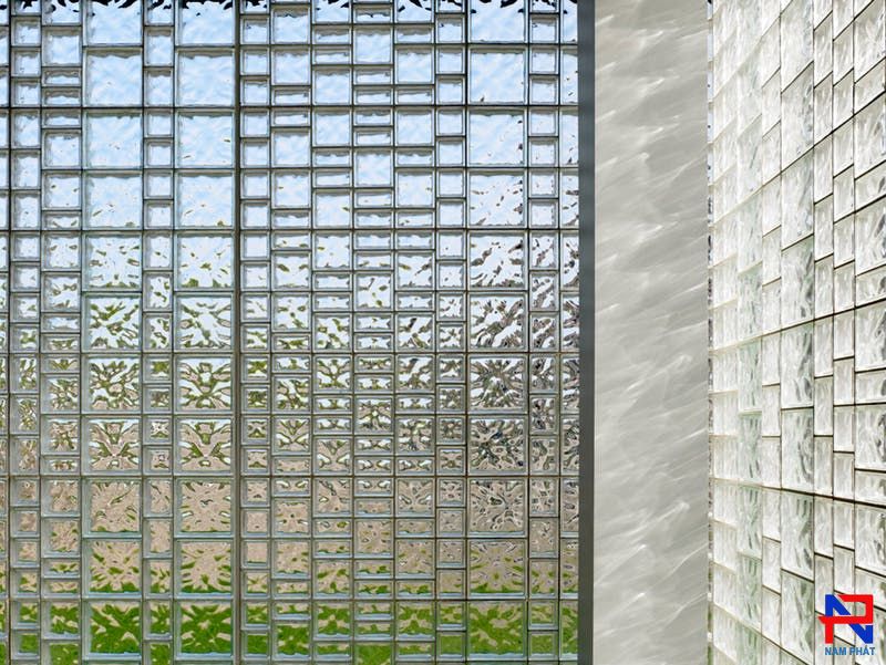 gạch kính lấy sáng và những lợi ích không ngờ mà nó mang lại