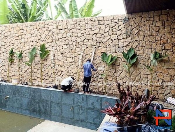 Đá chẻ tay màu vàng ốp tường 
