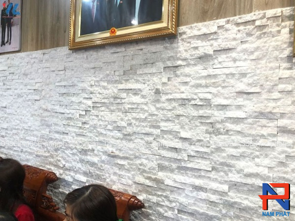 Đá ghép màu trắng ốp tường 