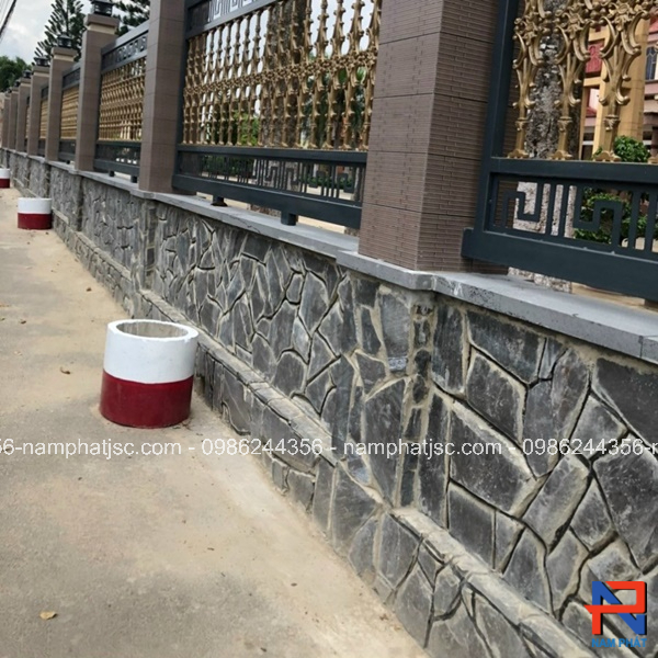 Đá rối đen ghi ốp trang trí chân tường 