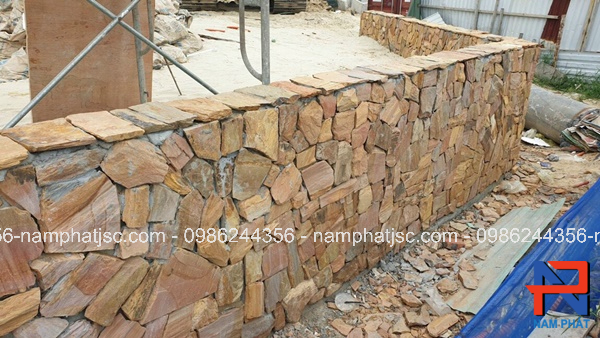 Đá rối vàng tươi ốp tường rào cực đẹp